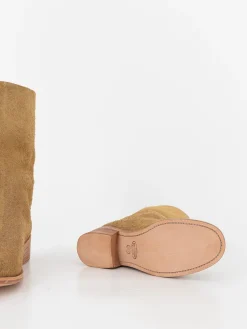 The Backward Vendor Cattle Boot